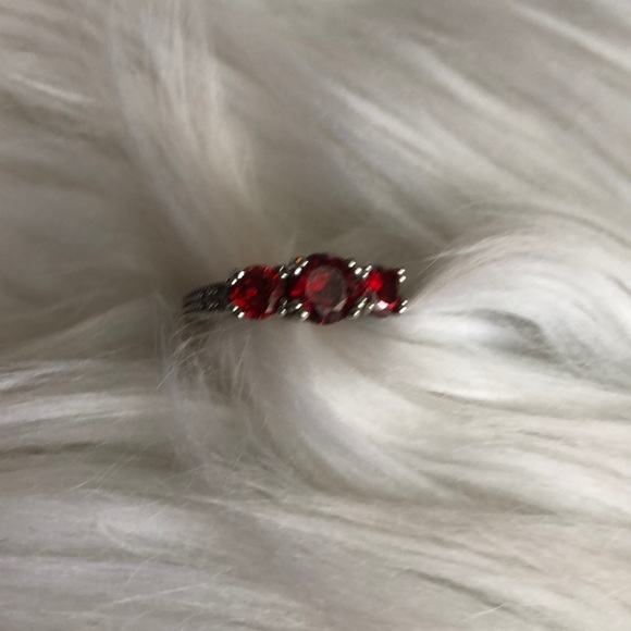 Past present future ruby red ring - Picture 2 of 2